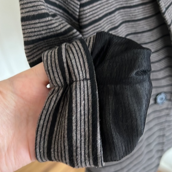 Stylish striped Charlotte Russe blazer with a gathered cuff - Picture 5 of 5